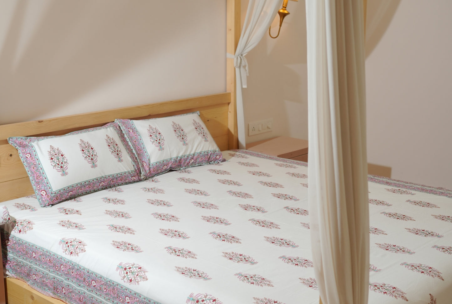 Hand Block Printed King Bedsheet with Reversible Dohar Set